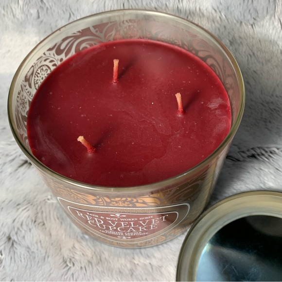 Red Velvet Cupcake 3-Wick Candle from Bath & Body Works (2018) BBW - Picture 2 of 3